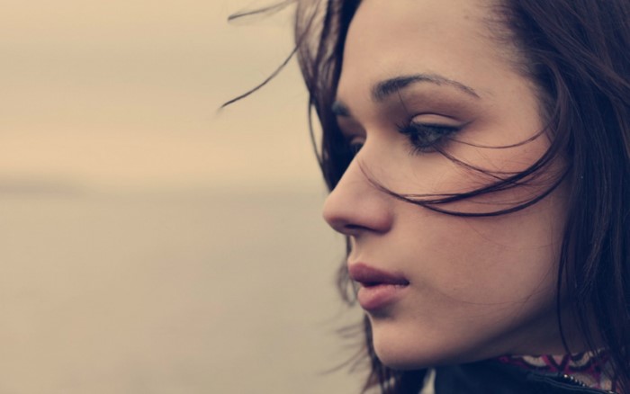 brunette_profile_person_sad_sight-1050147.jpg!d